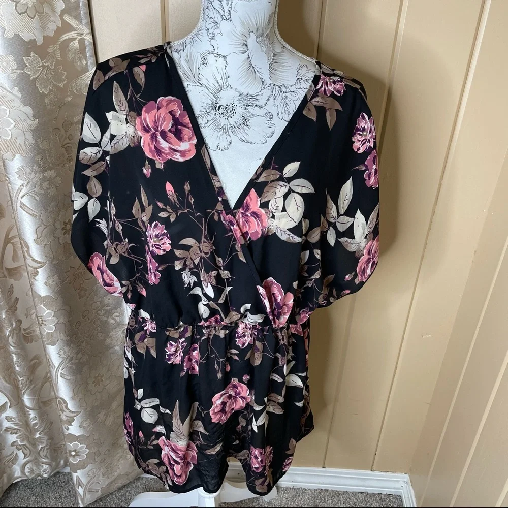 Torrid Black Floral Flowy Top Sheer Tie Back Rose Print Size 2 2XL Plus Size